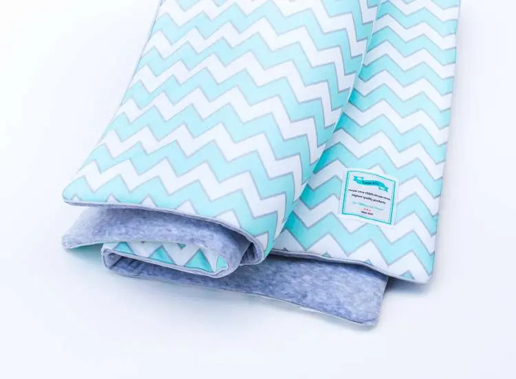 Barnfilt, babypled, lekmata 80×100 chevron mint - Bild 2