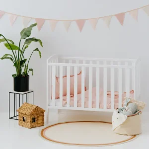 Babylove vit klassisk spjälsäng