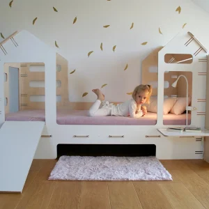 Hussäng med sängbord och rutschkana, More than a bed