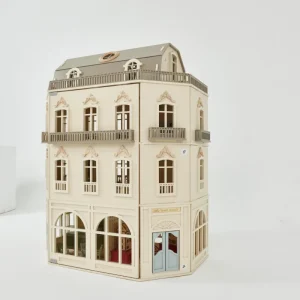 House of Paris – Lyxdockhus med Parisisk magi